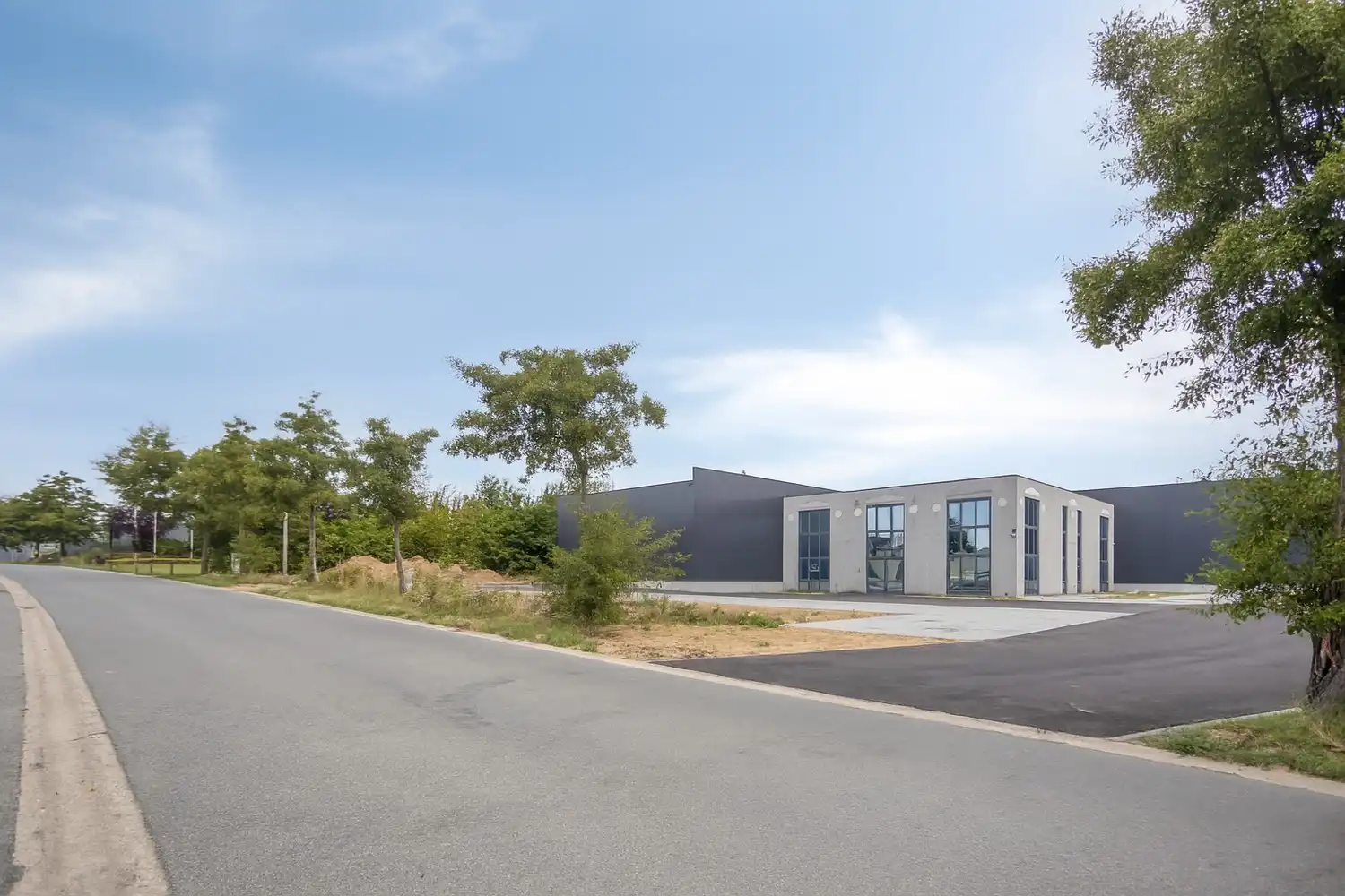 Nieuwbouwloods van 430 m² op toplocatie in Europark, Lanaken, te huur! foto {{pictureIndex}}