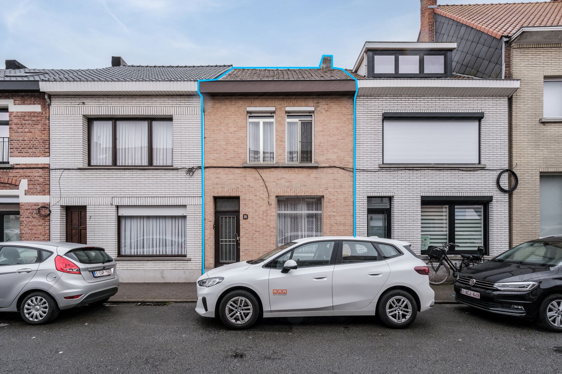 Centraal gelegen, charmant rijhuis met veel potentieel foto 1