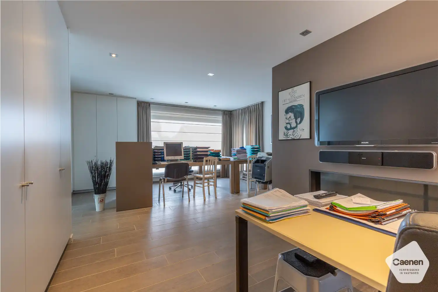 Uitzonderlijk ruime eigendom met wonen en werken onder één dak foto 4