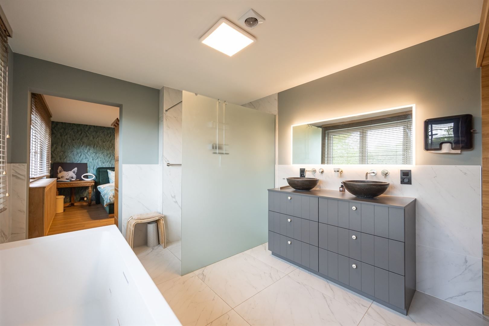 Een luxueus ingerichte woning met 5 slaapkamers en zwembad. foto 25
