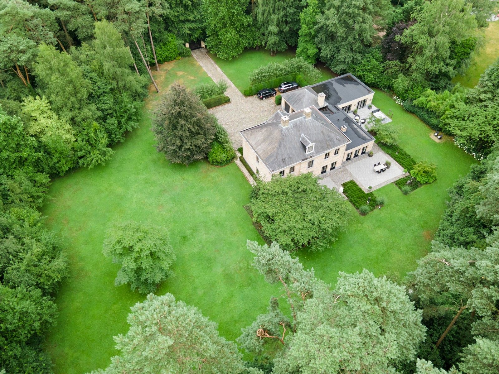 Exclusieve villa met parktuin foto 4