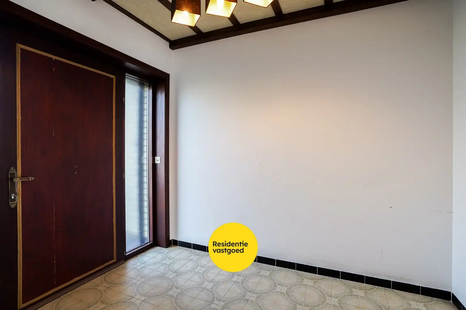 Woning met 5 slaapkamers in het centrum van Eernegem foto 9