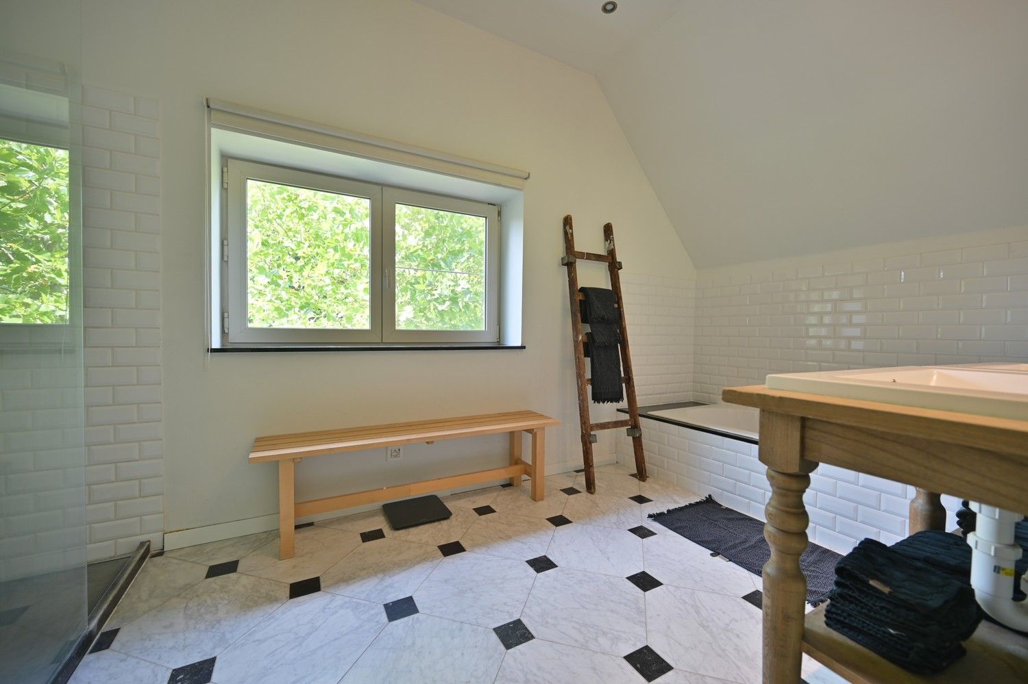 Royale gezinswoning met prachtige leefkeuken op een perceel van 19a, grenzend aan natuurgebied foto 23
