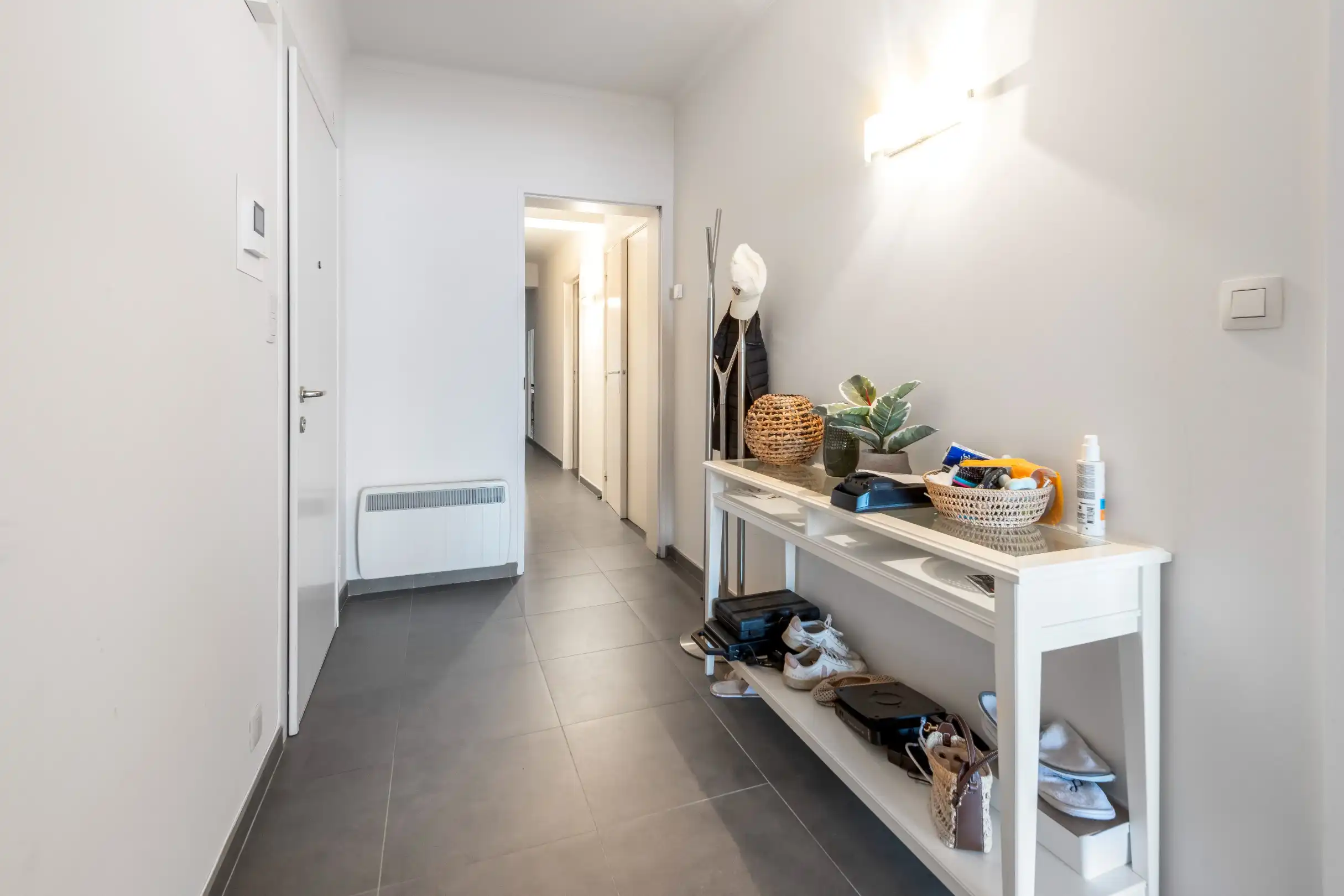 Verzorgd appartement met FRONTAAL ZEEZICHT, gelegen op de zeedijk vlakbij het Albertplein. foto 10