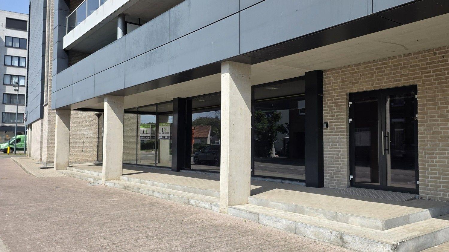 Handelspand / kantoorruimte met uitstekende visibiliteit in Genk – Stalenstraat foto 2