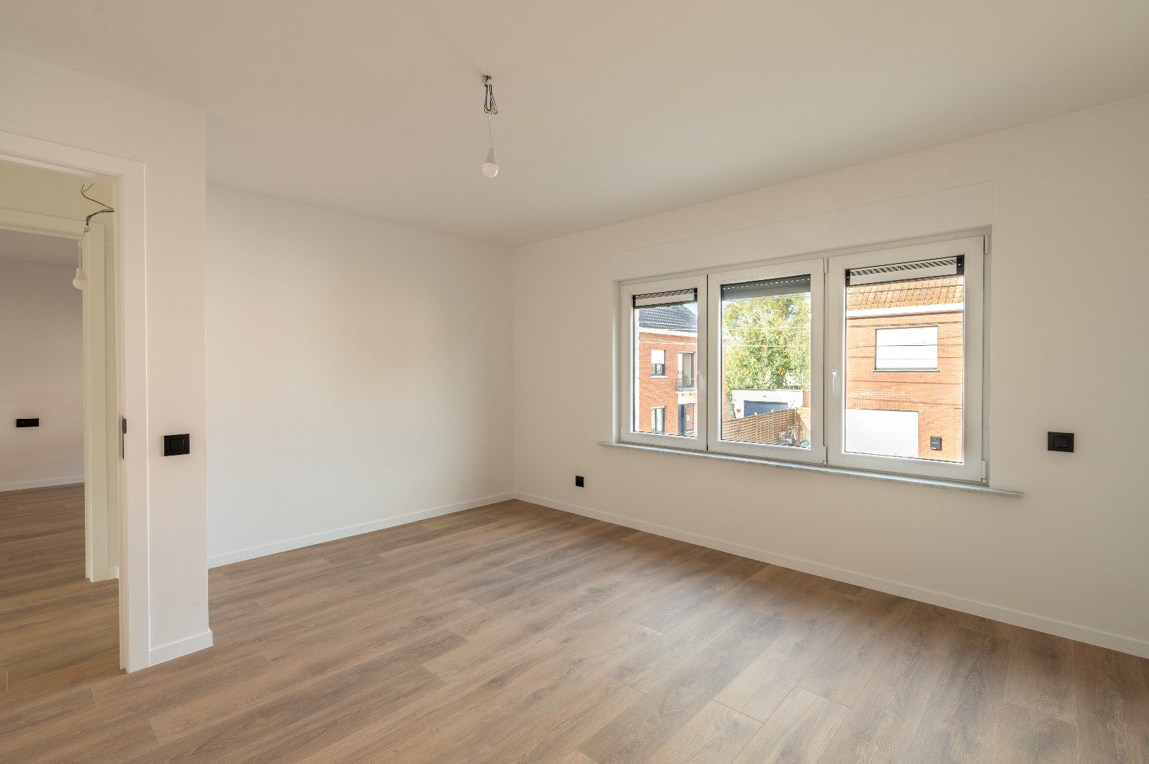 Instapklare gezinswoning met garage, 5 slaapkamers, 2 badkamers én een zonnige tuin foto 13
