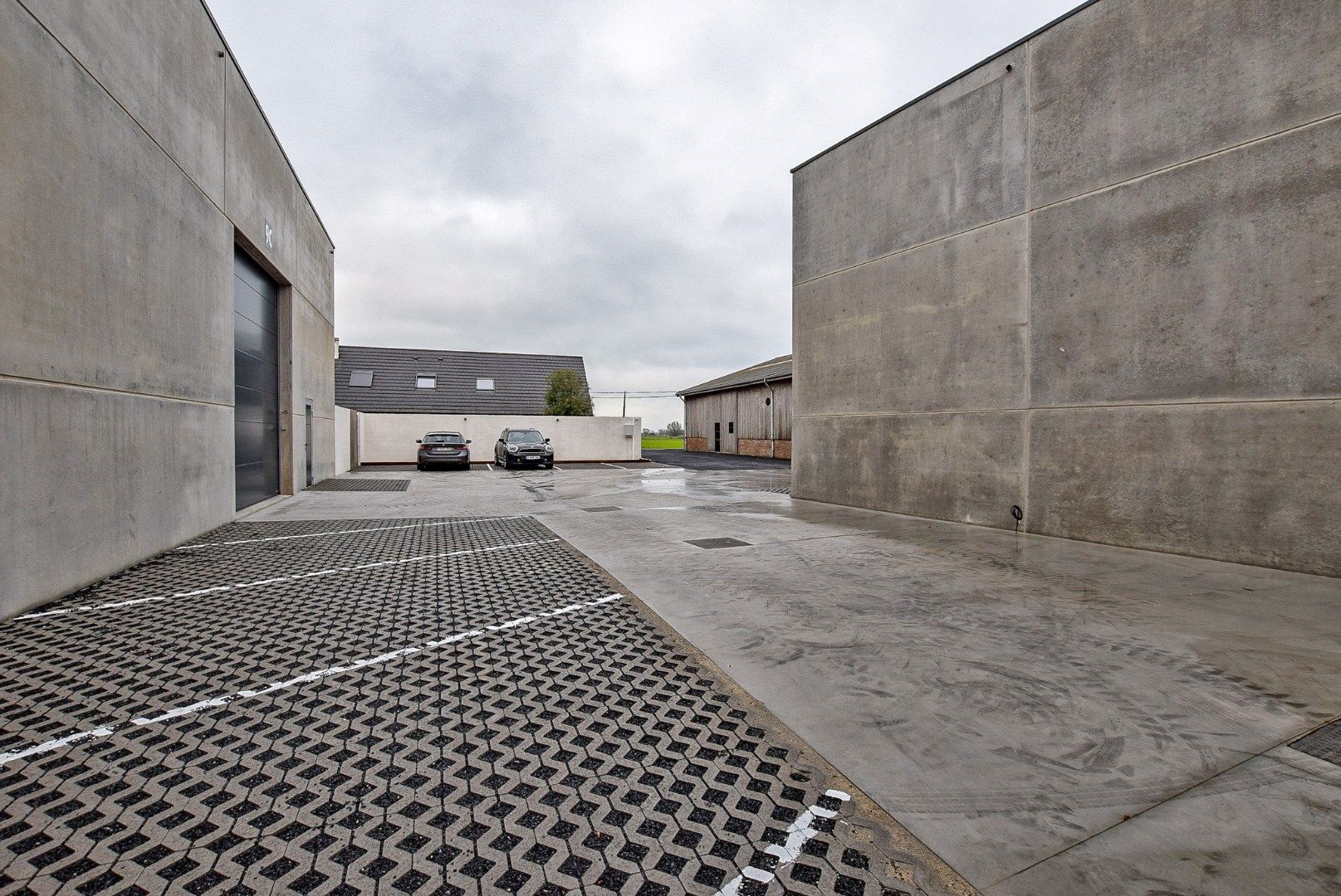 Geïsoleerde nieuwbouwloods 9F (loods 5) (249m²) te huur op een industrie- ambachtzone te Vleteren. foto 6