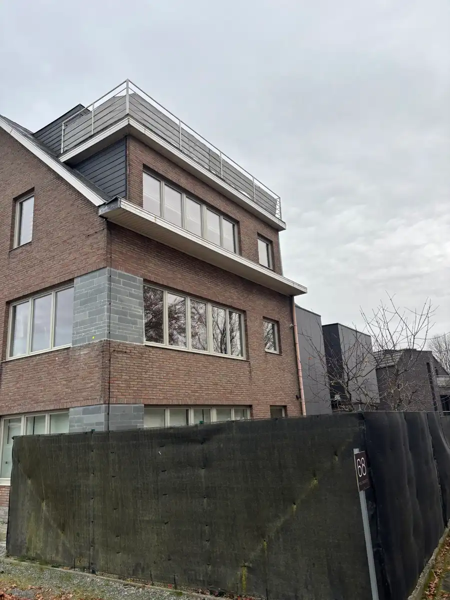 Ruim appartement met 3 slaapkamers te Aalst foto {{pictureIndex}}