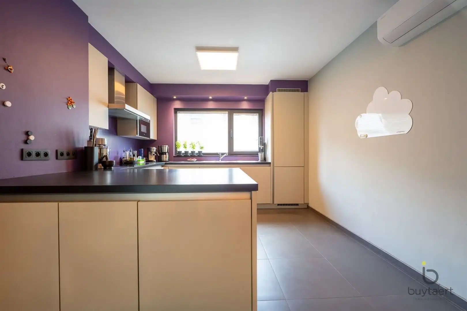 INSTAPKLARE CENTRAAL GELEGEN RIJWONING MET DRIE SLAAPKAMERS EN GEZELLIG TUINTJE! foto 11