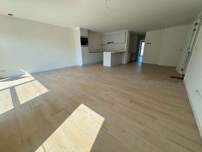 Nieuw luxe gelijkvloersapp, 2 slpk met tuin, carport & zonnepanelen foto 2