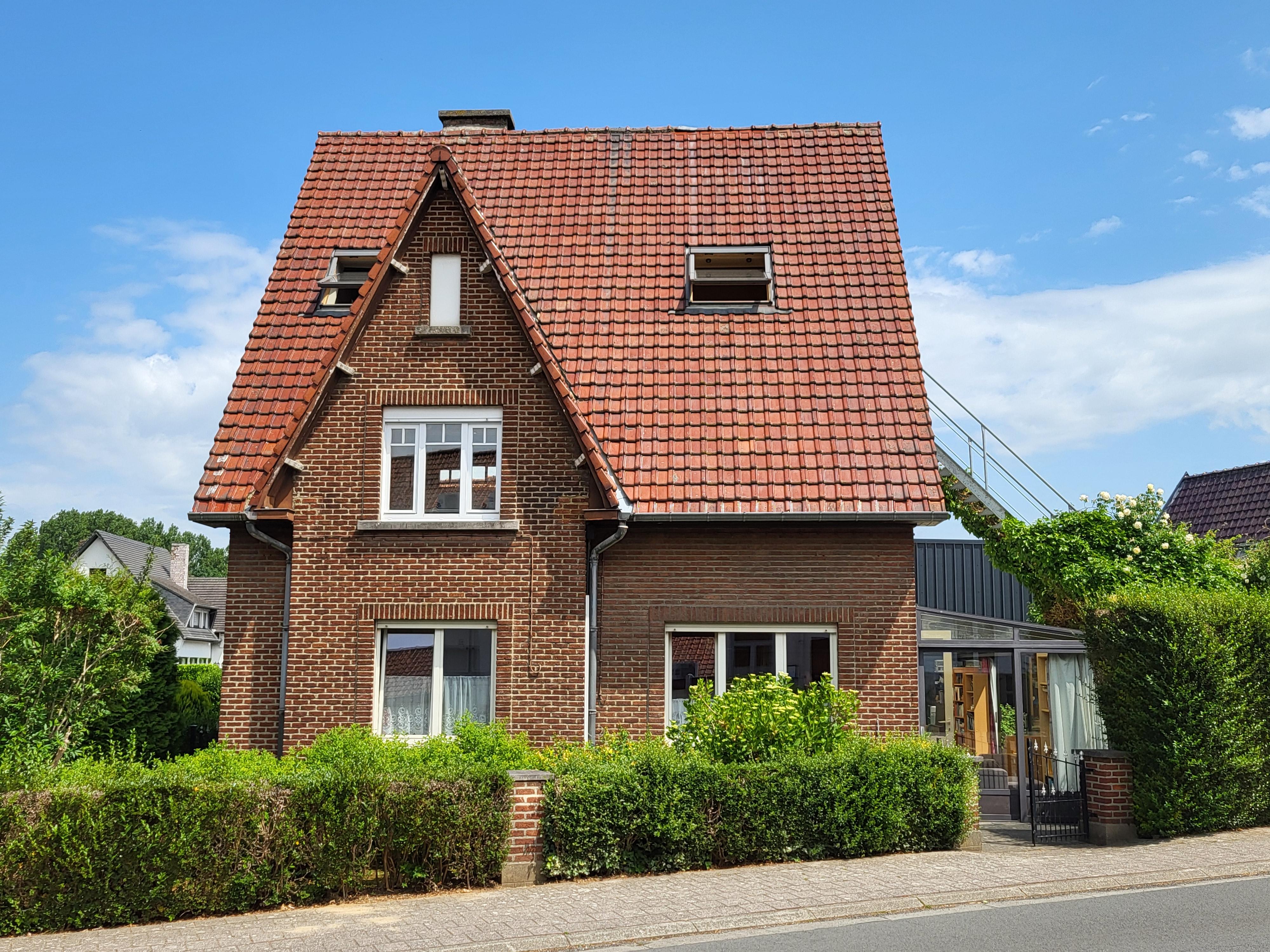 Charmante open bebouwing op 488m² met mooie aangelegde tuin.  foto 3
