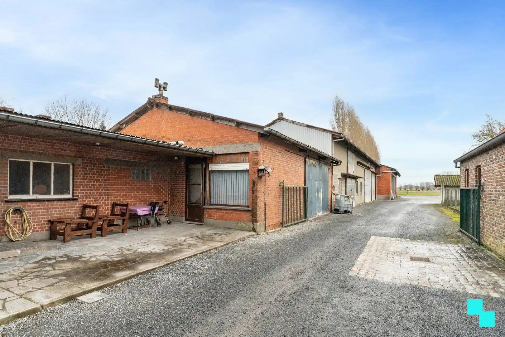 (Bedrijfs)woning met mogelijkheid tot ambachtelijke bedrijvigheid en nijverheid op de grens Izegem / Sint-Eloois-Winkel foto 9