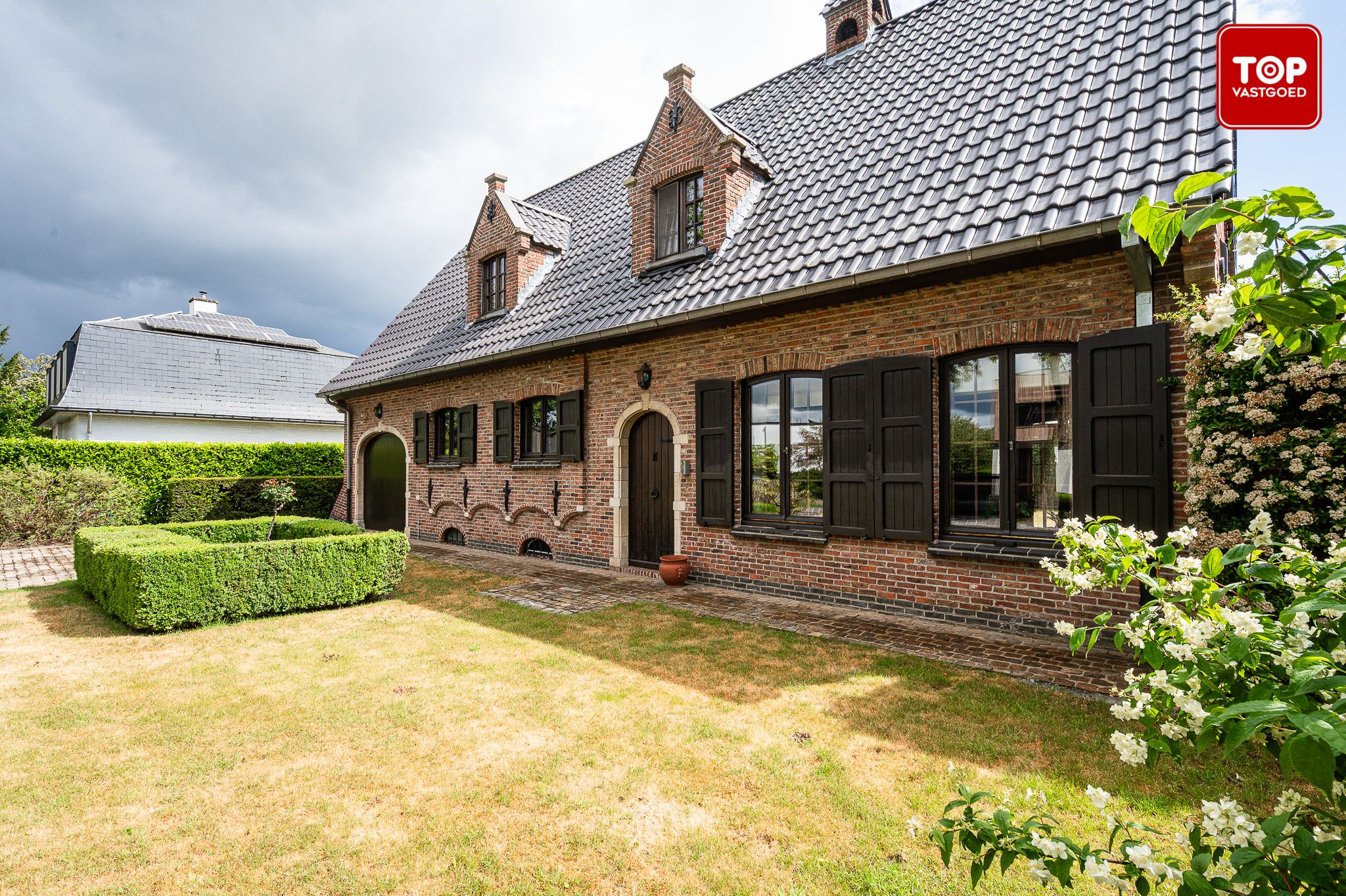 Statige villa met 4 slaapkamers op een perceel van 755m²  foto 2