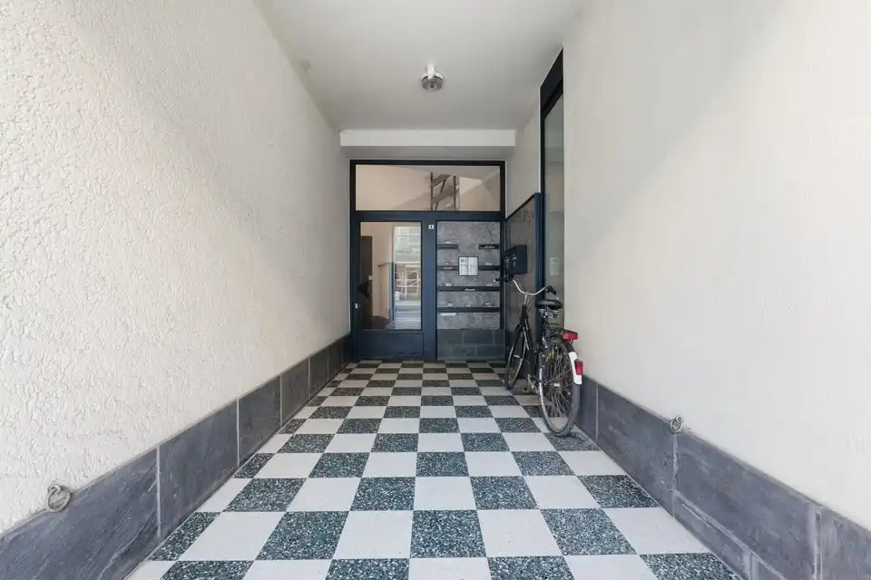 LICHTRIJK APPARTEMENT MET 2 SLKS IN HET CENTRUM VAN SINT-TRUIDEN foto 3