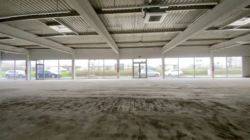 Baanwinkel te huur in de Puitvoetstraat in Sint-Niklaas foto 6