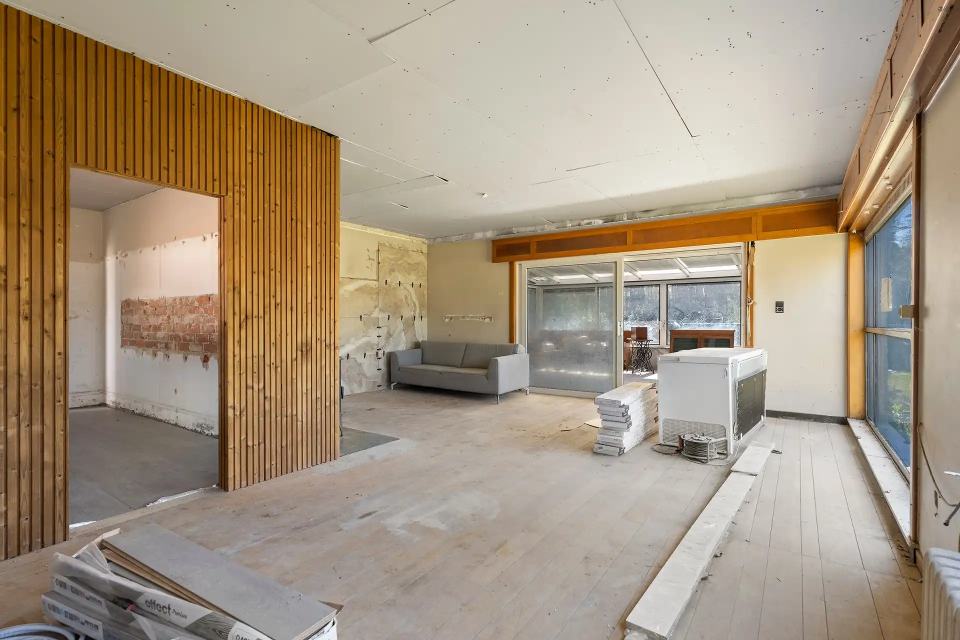 Volledig te renoveren bungalow op een ruim perceel te Moerbeke foto 6