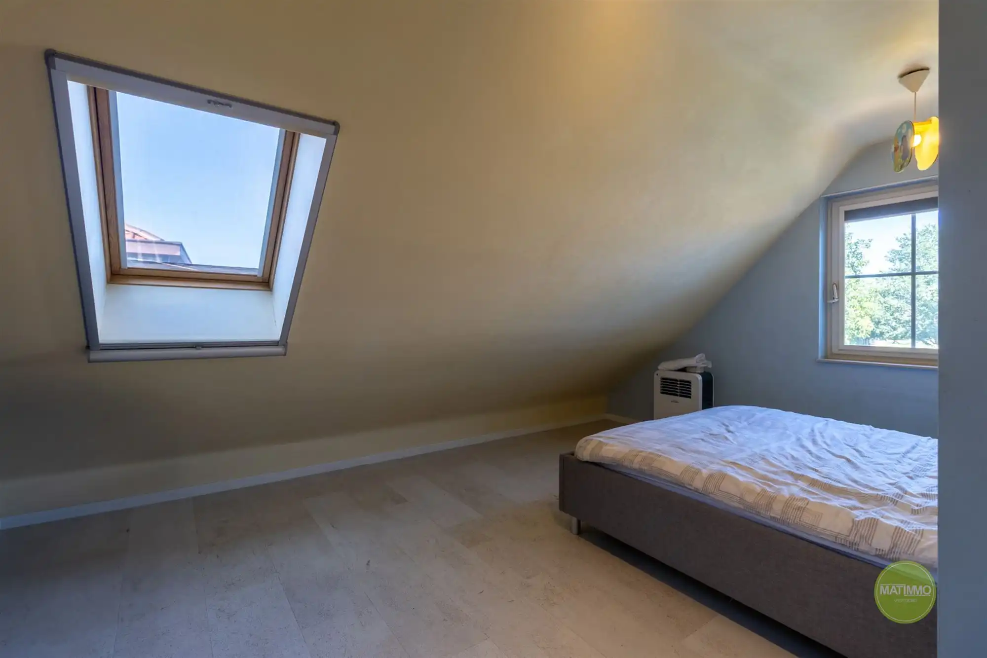 Instapklare gezinswoning met magazijn, zwembad en poolhouse  foto 18