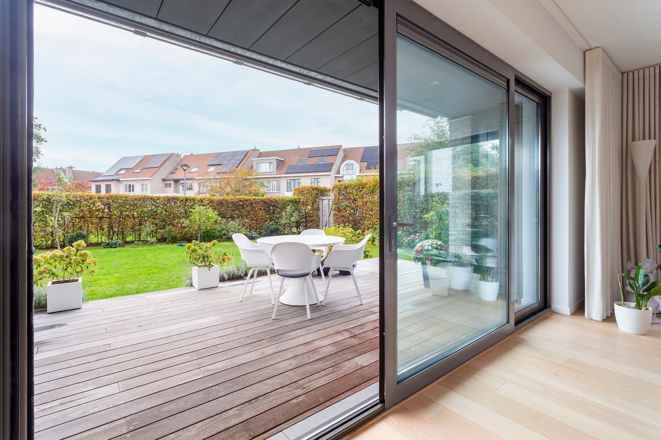licht gelijkvloersappartement met 3 slpks en riante tuin foto 2