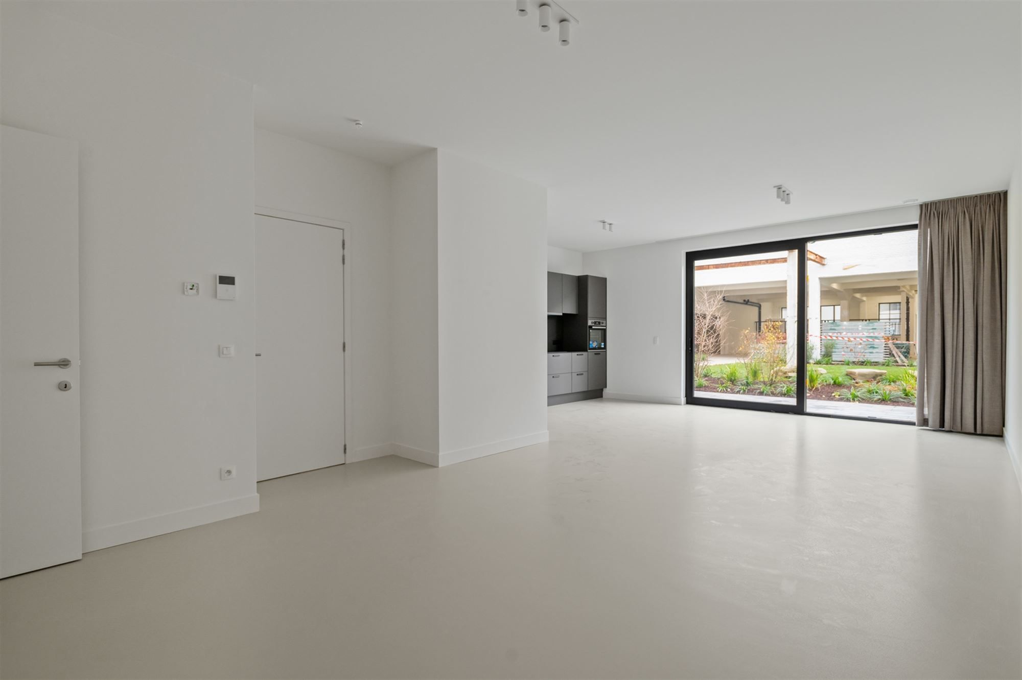 Modern 2 slaapkamer appartement met tuin en terras  foto 13