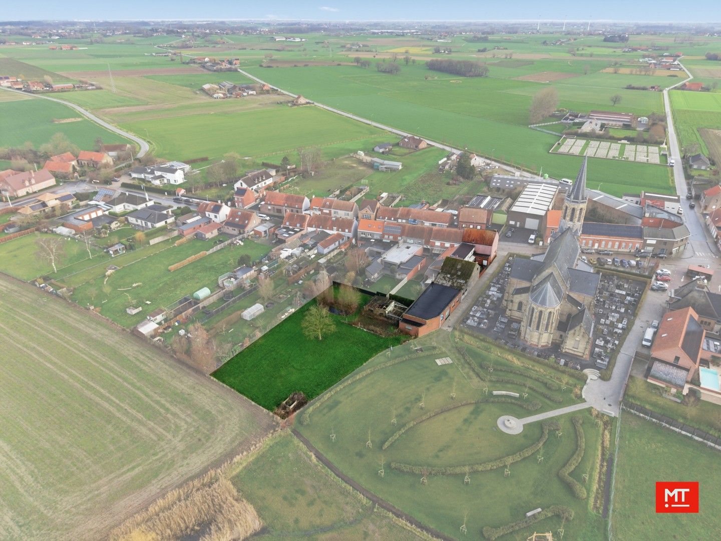 Bijzonder ruim gebouw met magazijn in de dorpskern van Zandvoorde (Zonnebeke) foto 23