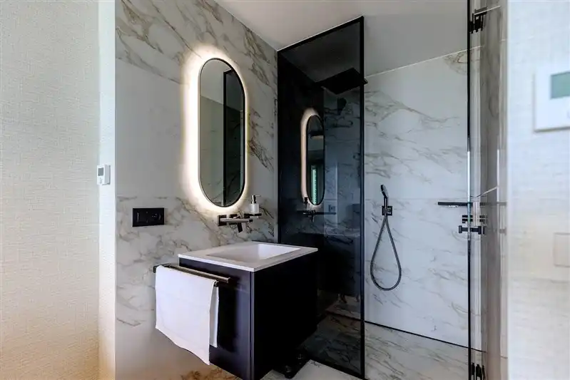 Exclusief gemeubeld 1- slaapkamerappartement in Antwerp Tower foto 14