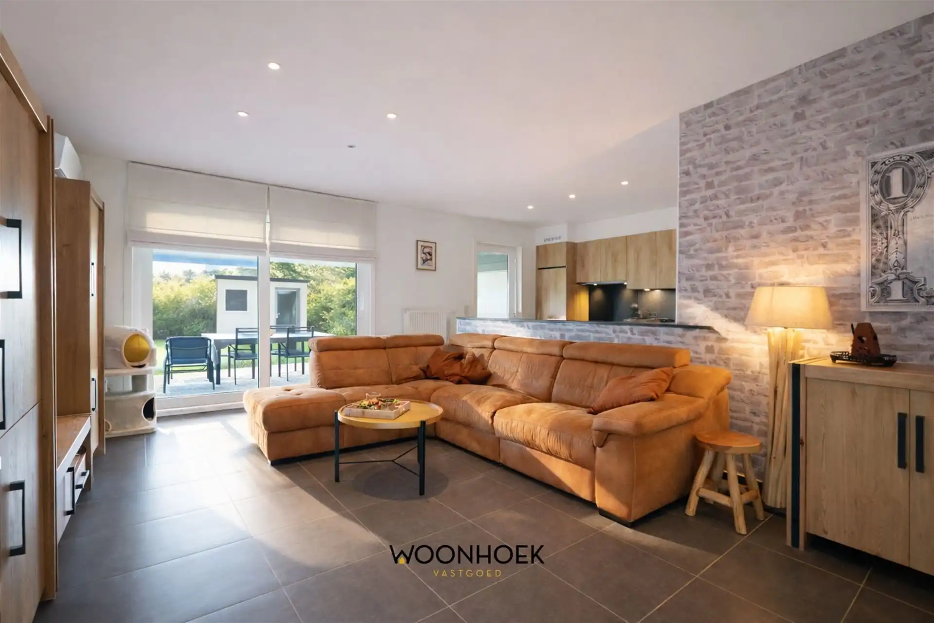  Woning met eigentijdse en serene architectuur foto 3
