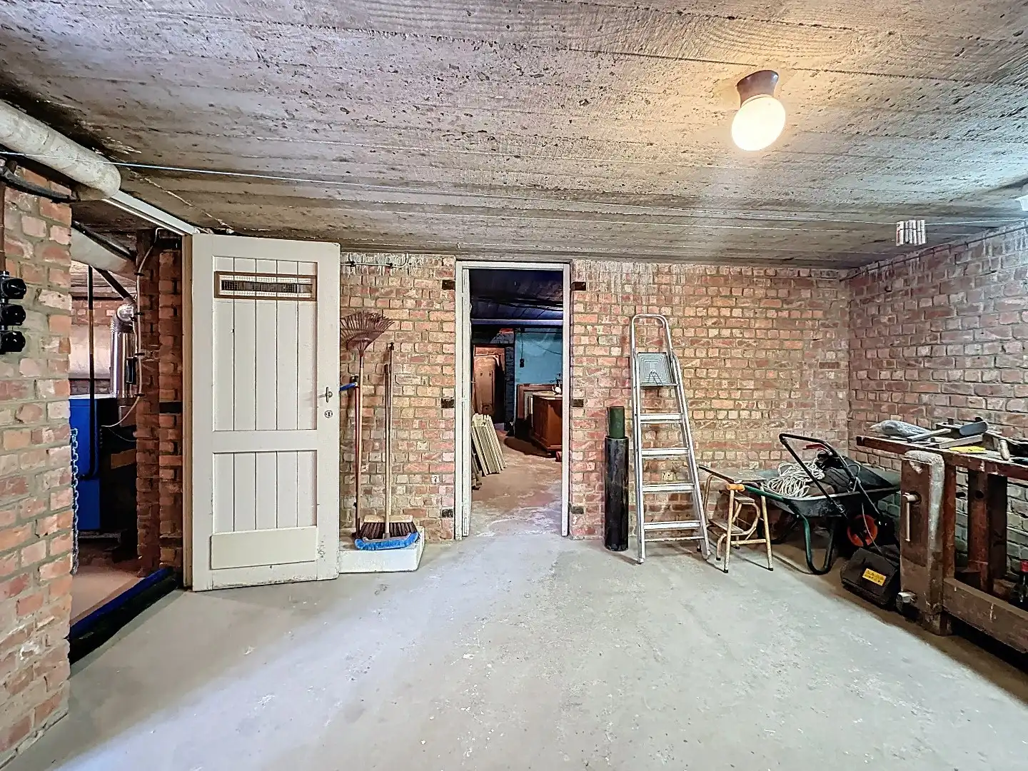 Te renoveren woning op top locatie! foto 25