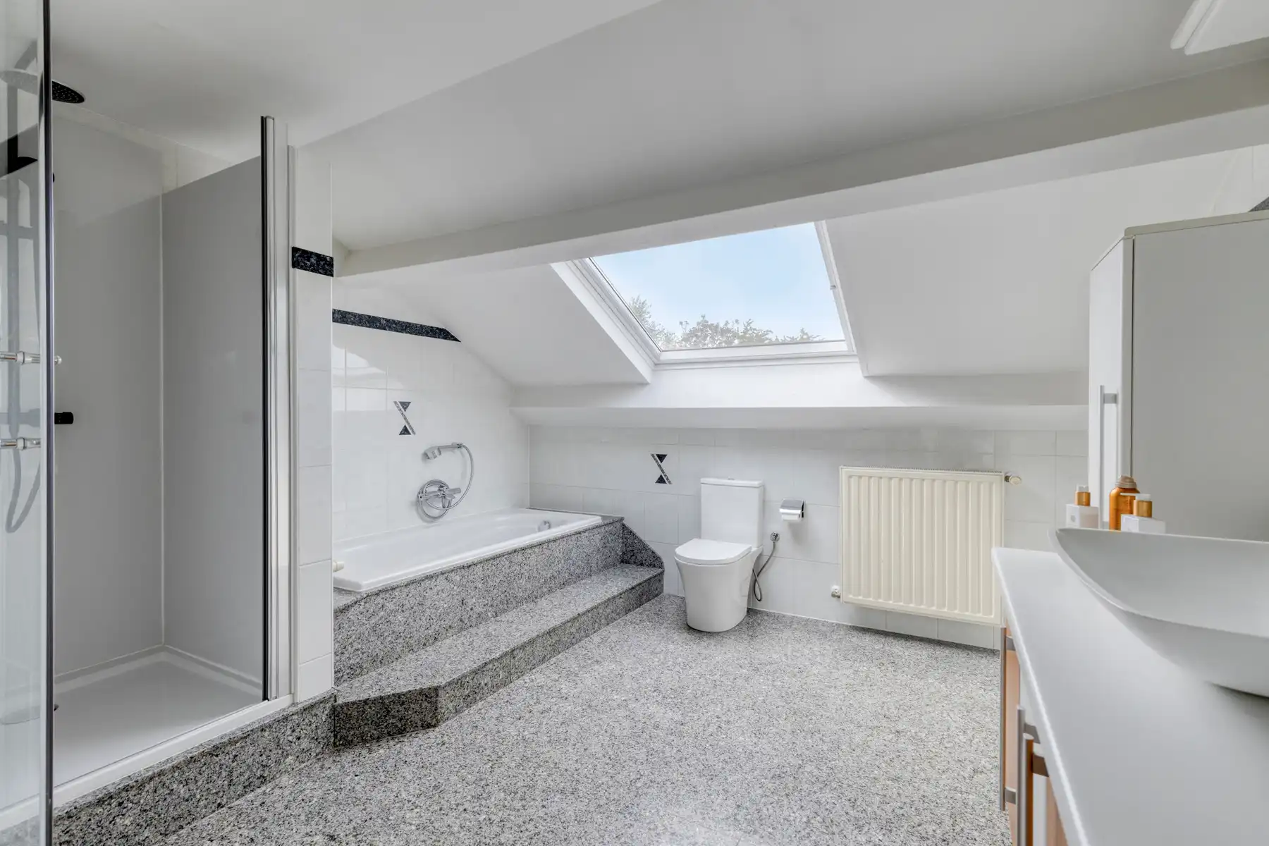 HOB met 3 slaapkamers, tuin en garage! foto 17