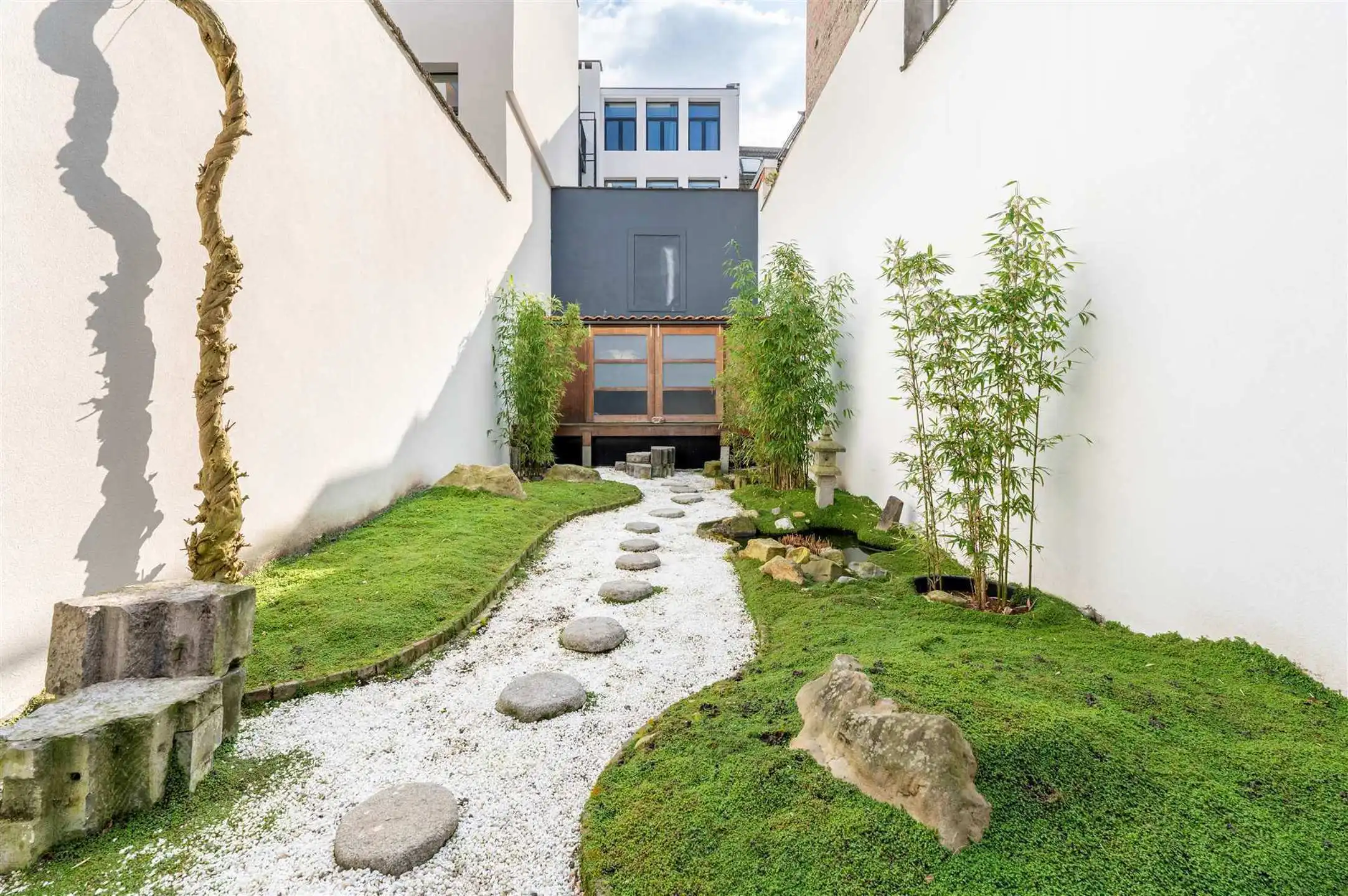Herenhuis met zuidgerichte tuin en terras in het historisch centrum foto 7