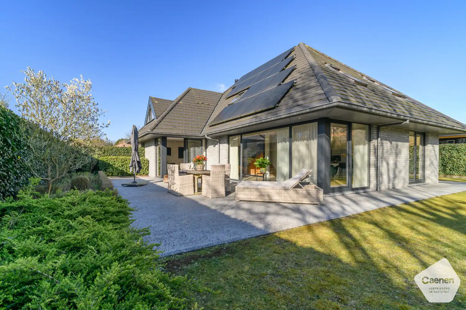 Moderne, energiezuinige villa met hoogwaardige afwerking op een mooi perceel in Sint-Idesbald foto 7