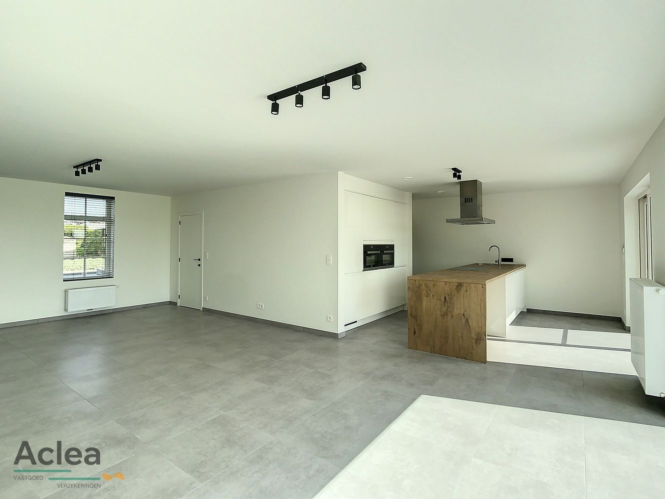 Prachtige recente koppelwoning met 5 slpks foto 7