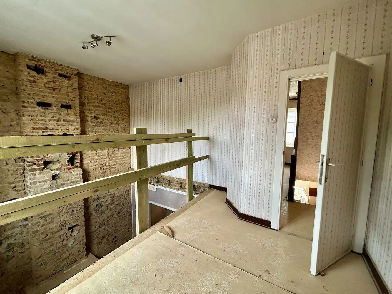 Volledig te renoveren rijwoning met veel potentieel op toplocatie in Kessel-Lo foto 12