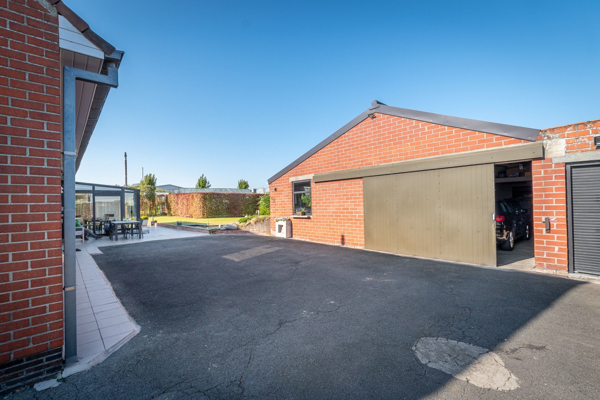 Rustig gelegen, ruime woning met magazijn foto 23