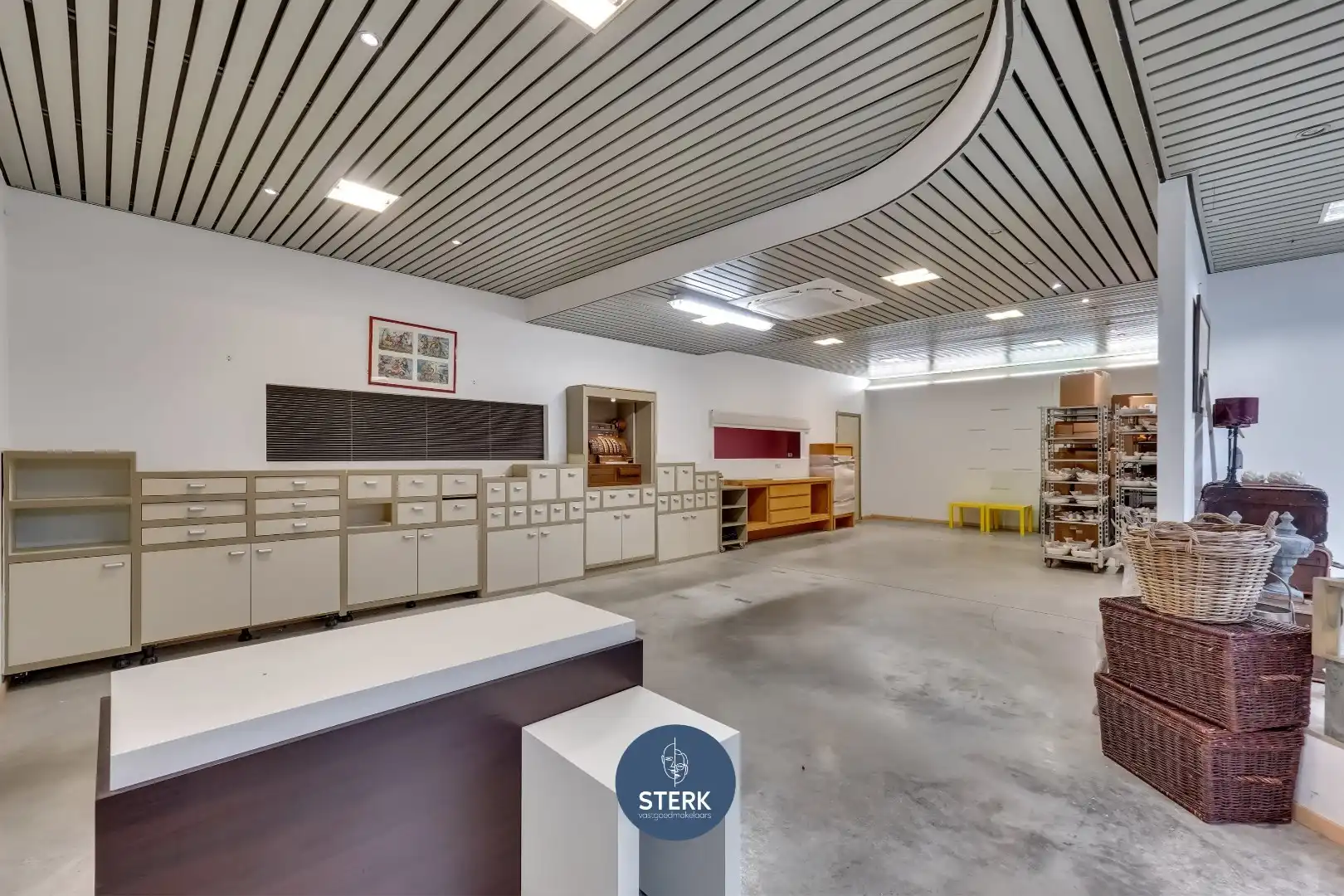 COMMERCIEEL PAND VAN 175 M² IN PASSAGE BEGAS, GELEGEN IN HARTJE LANAKEN ! foto 2