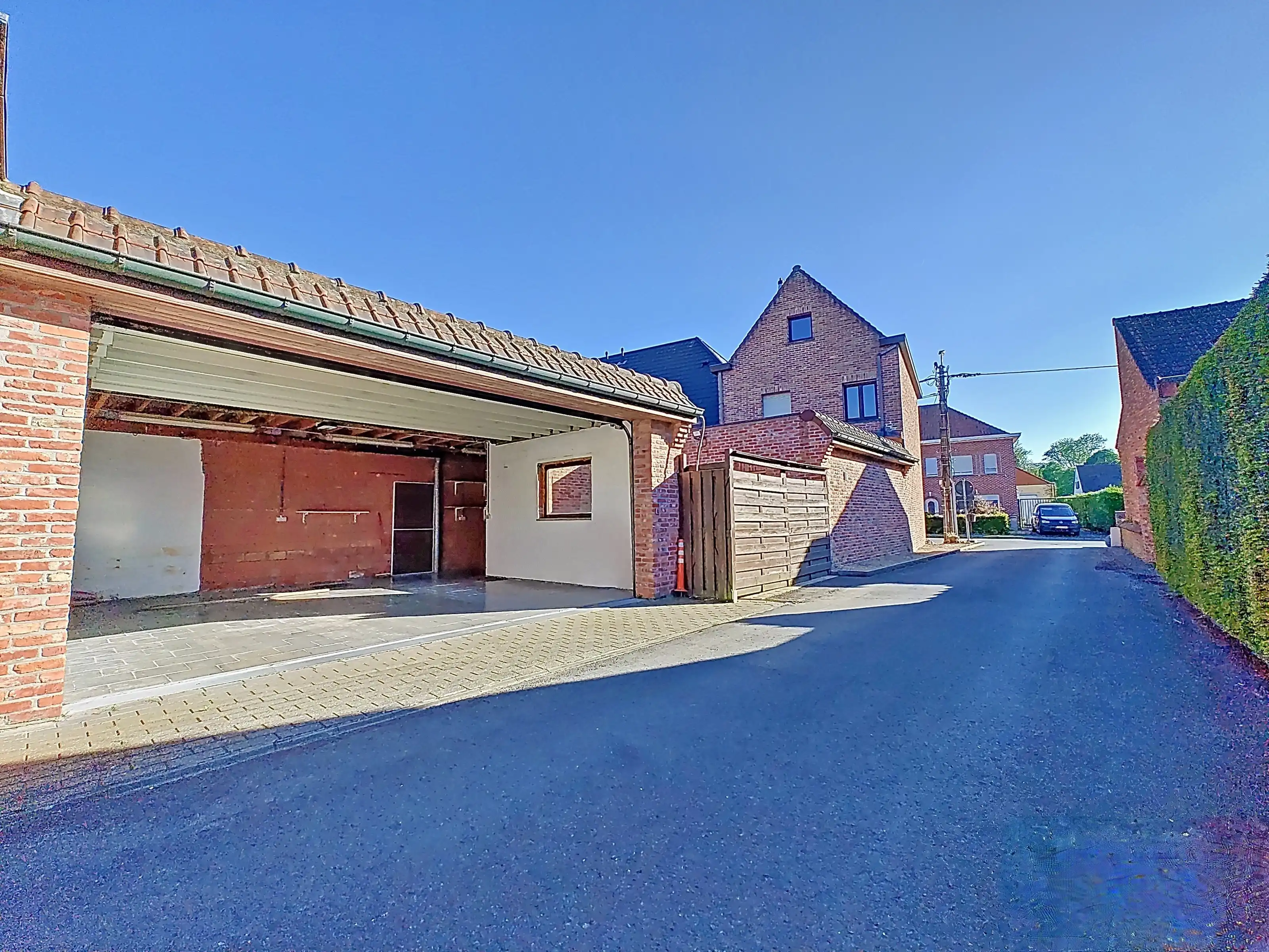 Goed gelegen woning met dubbele garage. foto 12