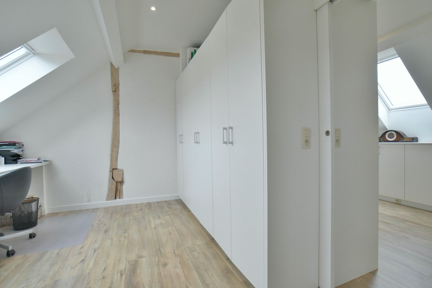Uniek pand bestaande uit restaurant, grote feestzaal met ruime parking en woning op een domein van maar liefst van 74a. foto 35