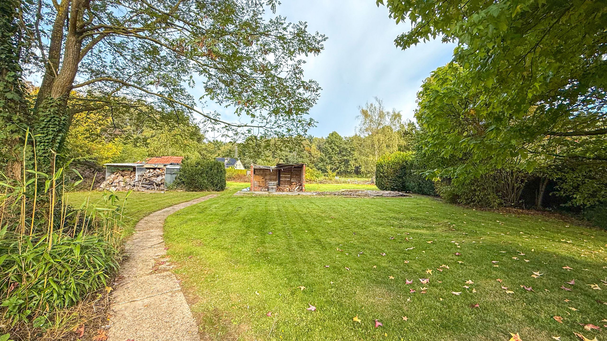 Karaktervolle open instapklare bebouwing met zeer ruime tuin! foto 43