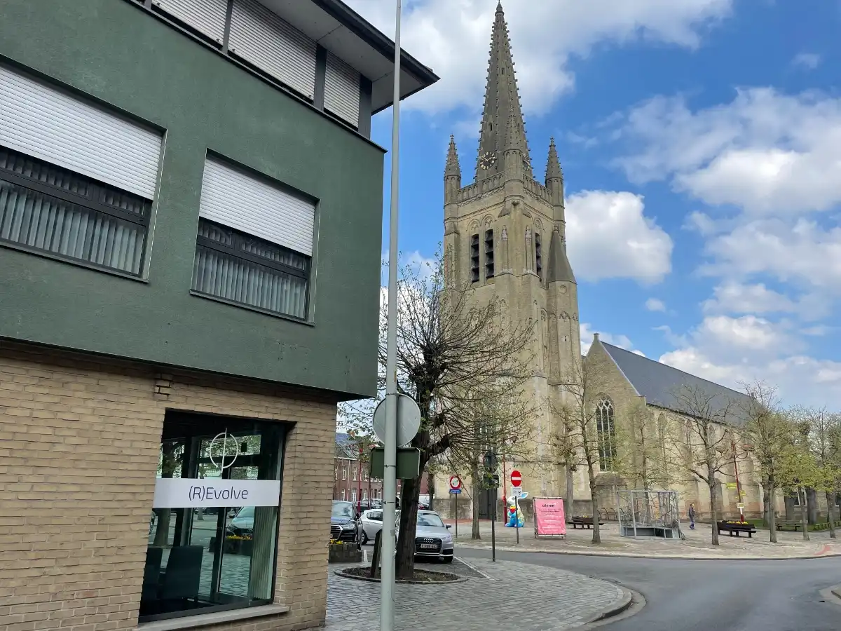 TWEE SLAAPKAMER HOEKAPPARTEMENT + GARAGE centrum Rumbeke foto 5