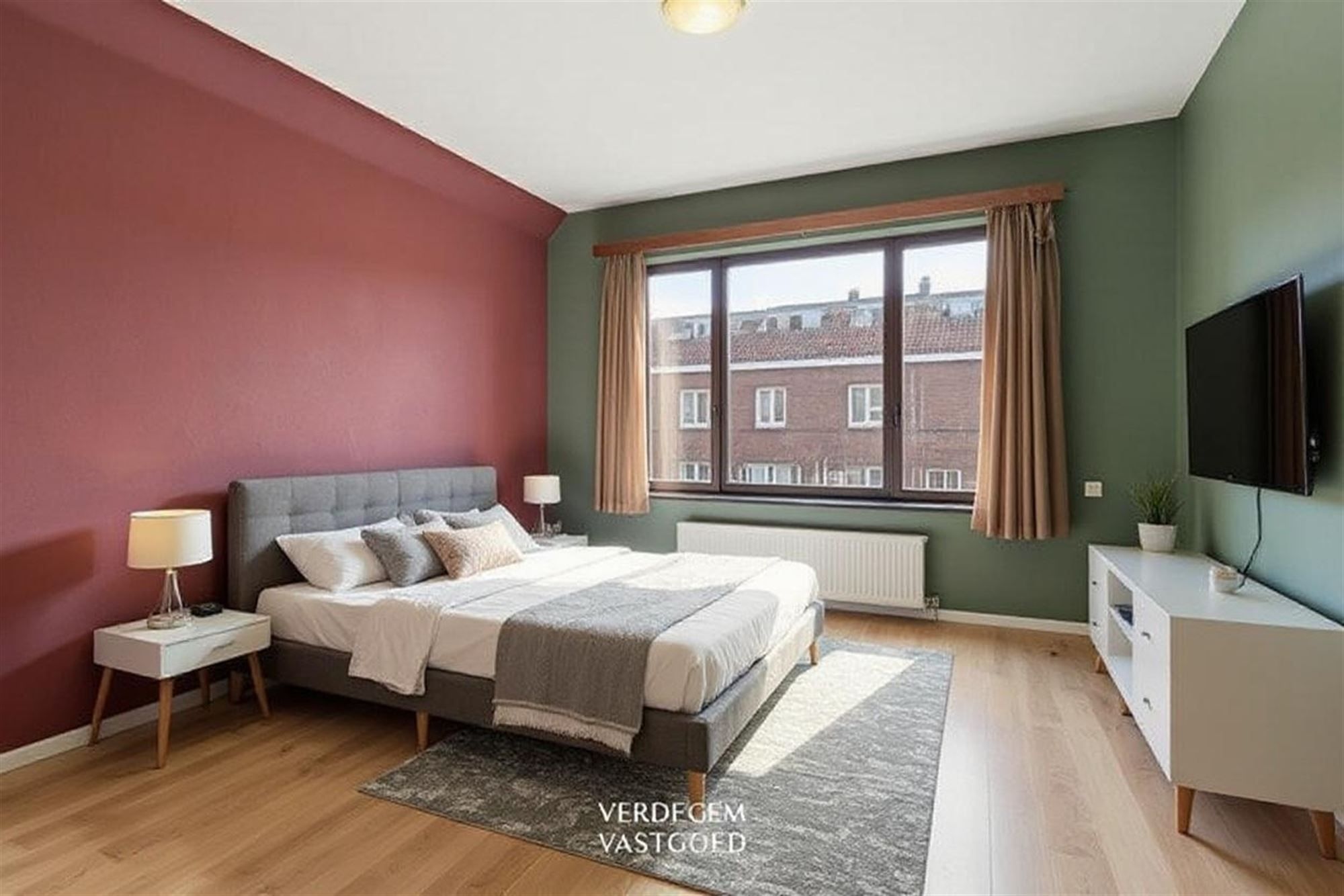 Ruime, op te knappen, woning met 3  slaapkamers, tuin en garage foto 5