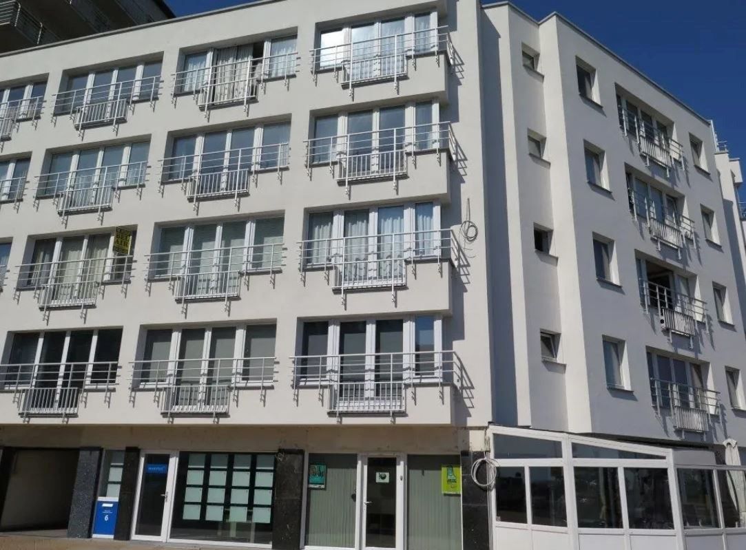 Gemeubelde studio vlak aan zee, lateraal zeezicht foto {{pictureIndex}}