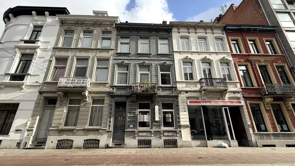 Kantoor te huur op wandelafstand van Sint-Pietersstation in Gent foto {{pictureIndex}}