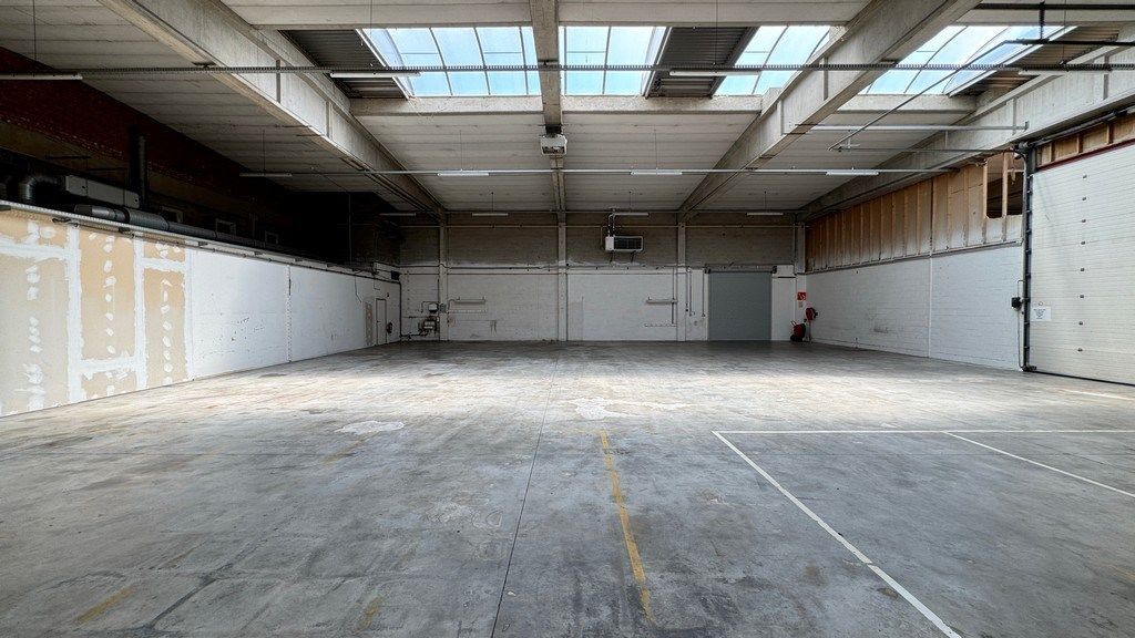 Magazijn met kantoor te huur nabij A12 in Aartselaar Business Estate foto 4