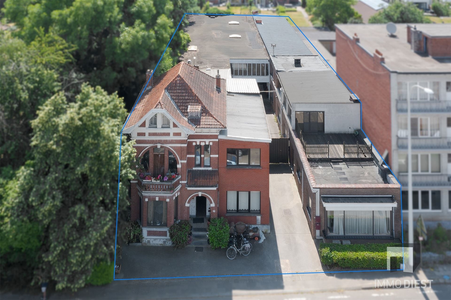 Projectzone/Investeringsgoed te Diest bestaande uit building, meergezinswoning en toonzaal/loods foto {{pictureIndex}}