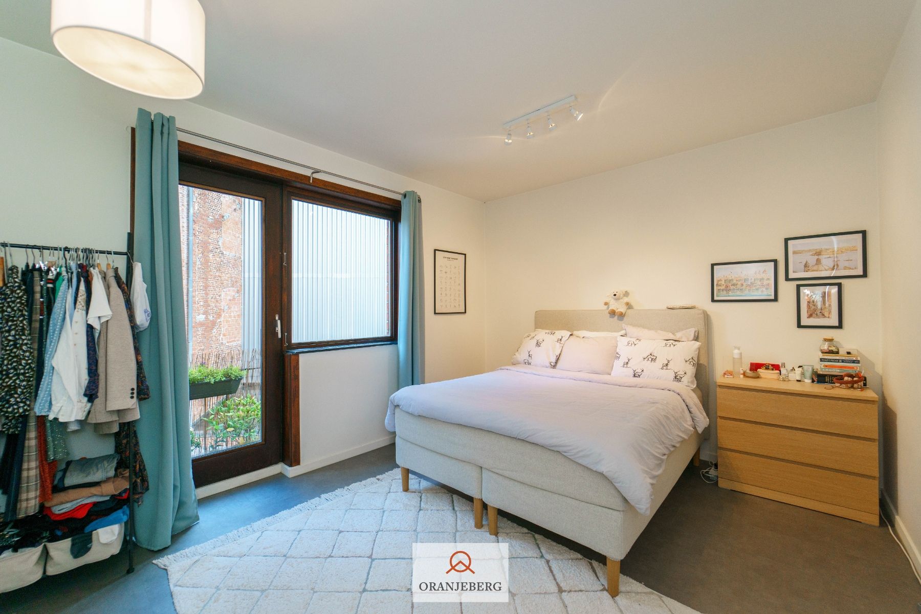 Uniek gelegen gerenoveerd appartement in hartje Gent op het Sint-Baafsplein foto 3