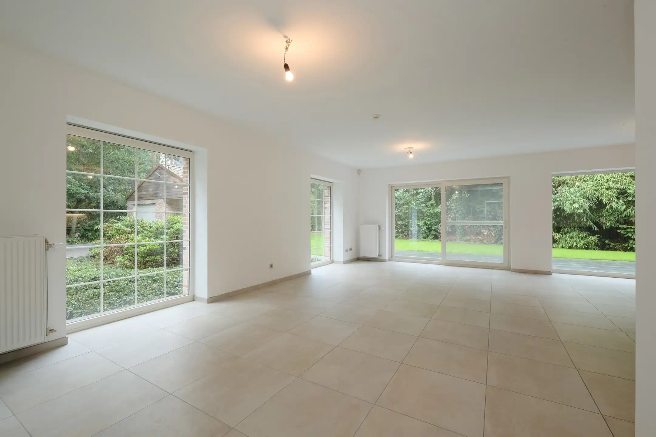 Hedendaagse en energiezuinige villa in rustige wijk foto 9
