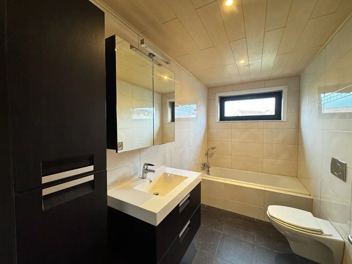 Veelzijdige woon- en werkcombinatie op een centrale ligging in Munsterbilzen foto 9