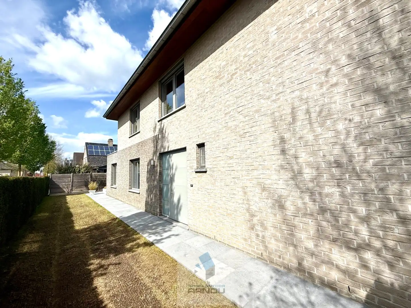 Moderne, instapklare en verrassend ruime gezinswoning in rustige doodlopende straat foto 3