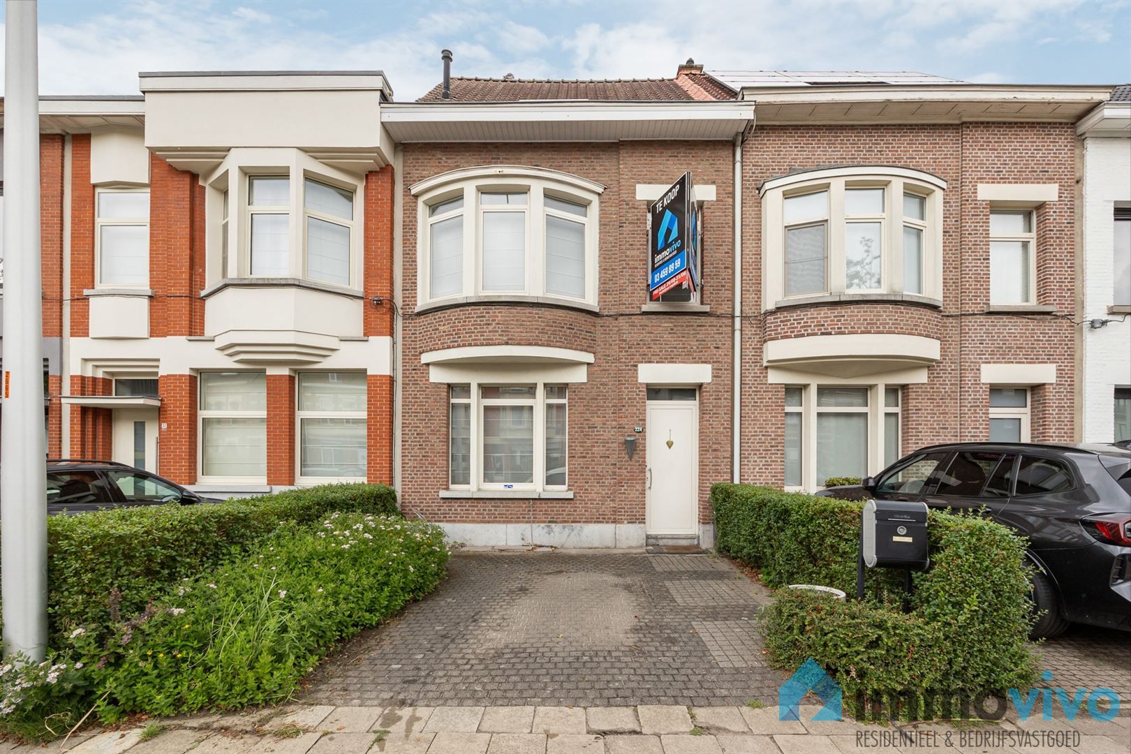 Woning met vier slaapkamers, privé oprit en leuke tuin foto {{pictureIndex}}