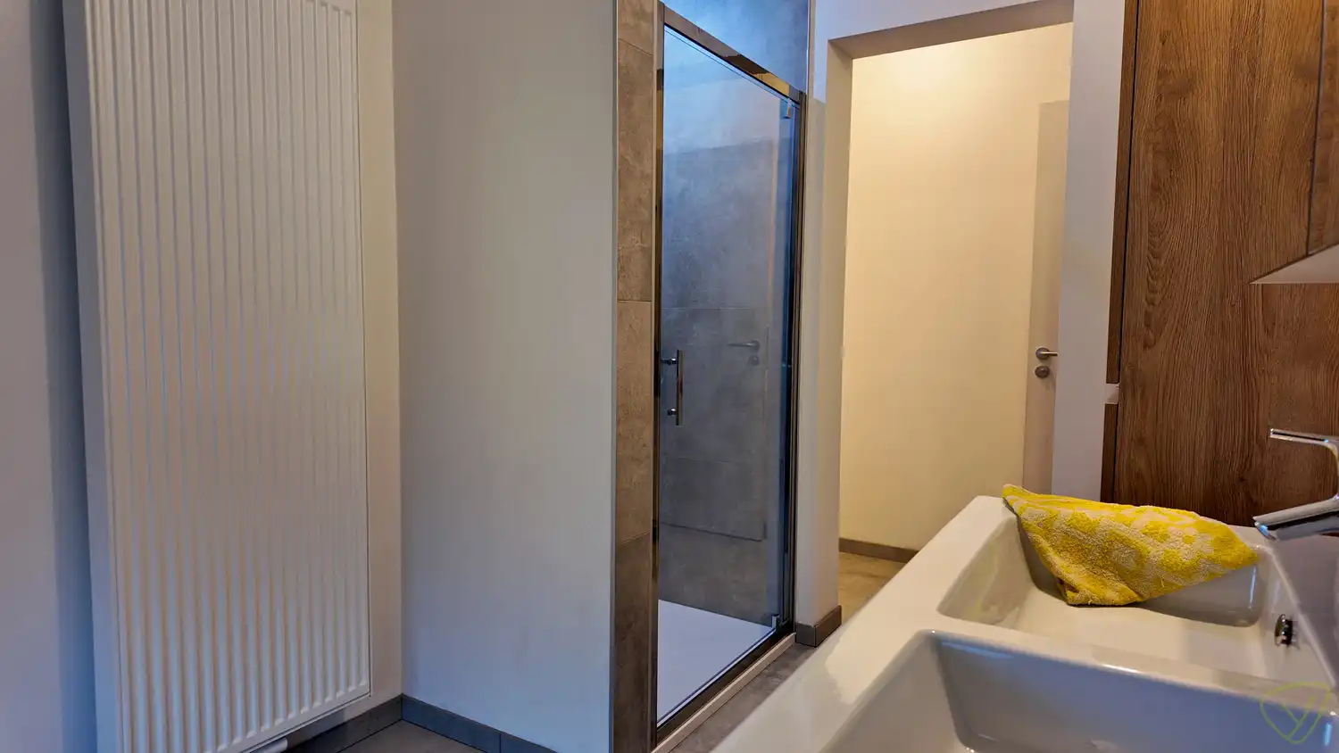 Gerenoveerde woning met centrale ligging te Eeklo! foto 10