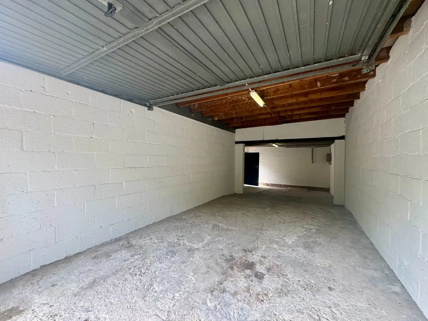 Ruim gerenoveerd gelijkvloers appartement met dubbele garage in het centrum van Diepenbeek foto 18
